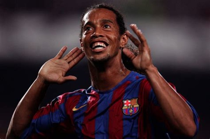 Are You Curious About Ronaldinho's Wifes?