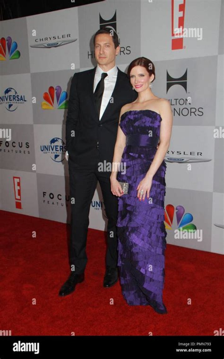 Discovering The Life Of Sasha Roiz: Is He Married?