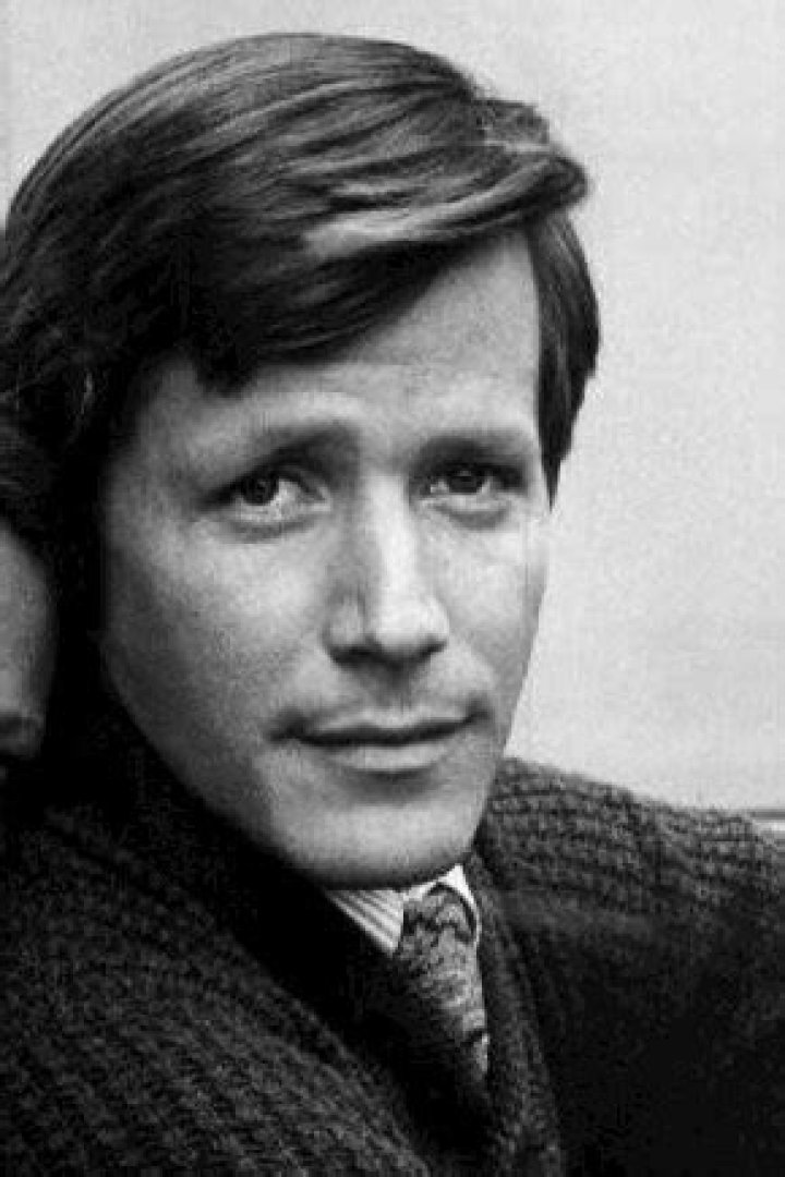 Is Peter Strauss The Father Of A Son? Uncovering The Answer