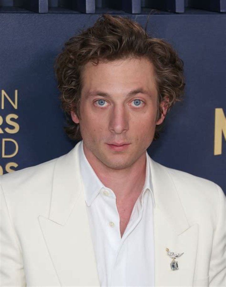 Jeremy Allen White's Towering Height: Unveiling The Star's True Stature