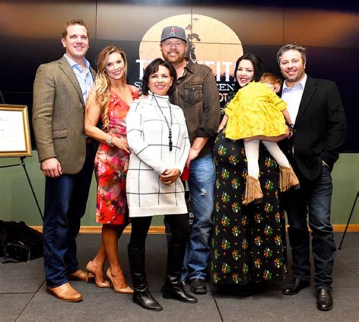 Meet Mike McDaniel's Brothers And Sisters: A Family Of Sports And Success