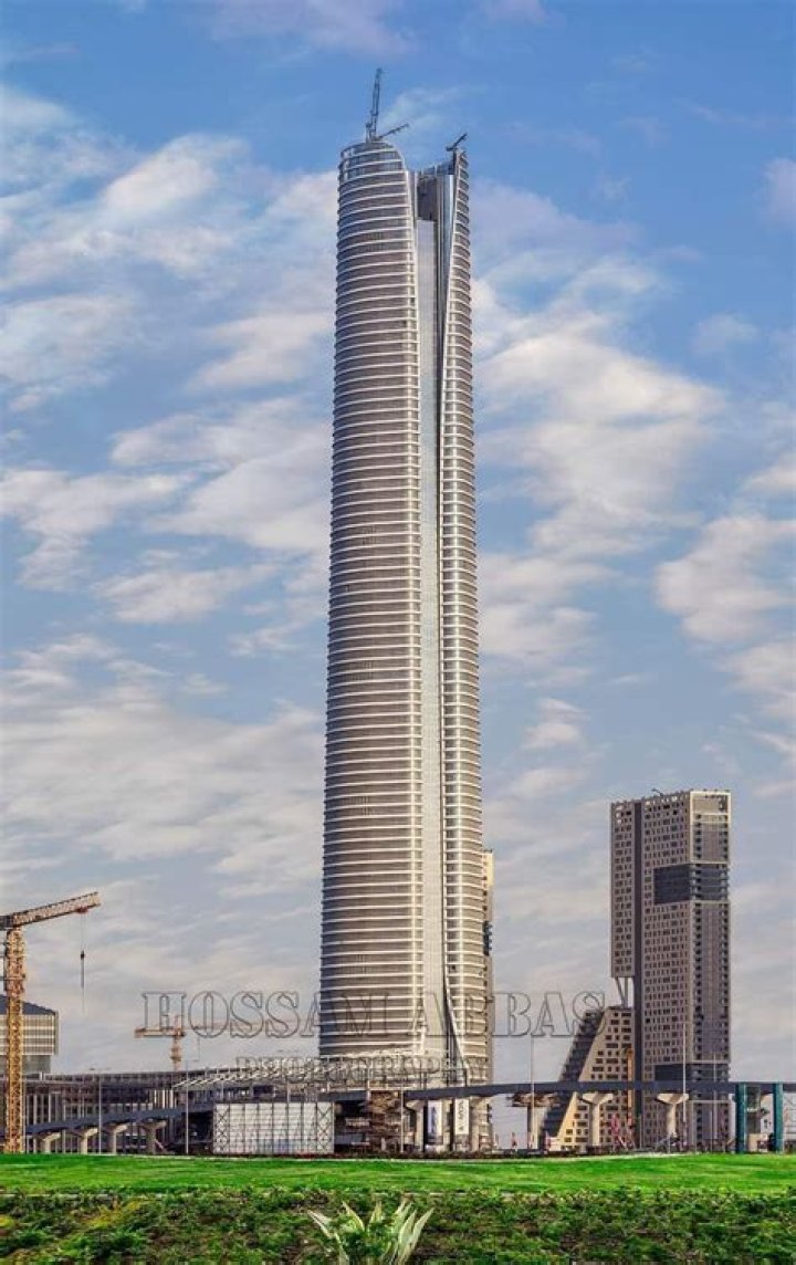 Uncovering Chris Janson's Towering Height