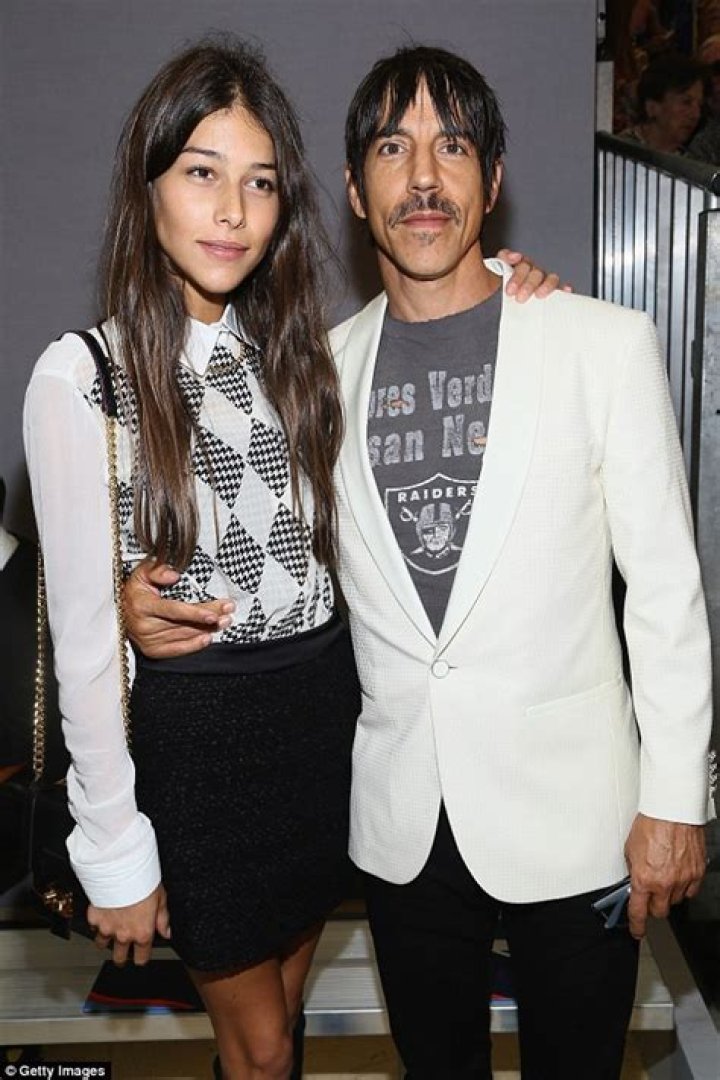 Unraveling The Romance: Anthony Kiedis And His Young Girlfriend