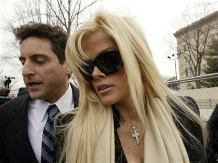 Unveiling The Tragic Demise: Anna Nicole Smith's Death Photo